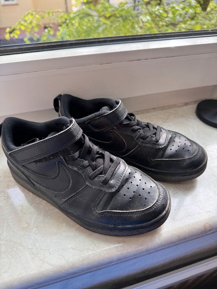 Nike Sneaker Schuhe 33 in Essen