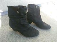 Wildlederstiefelette schwarz Gr. 7 (entspricht Gr. 40 2/3) Leipzig - Leipzig, Zentrum Vorschau