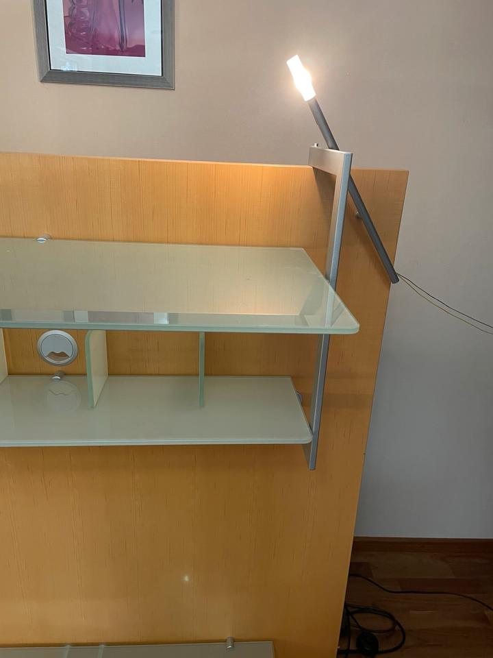 Wohnzimmerschrank mit Beleuchtung und Fernsehplatte in Goldenstedt