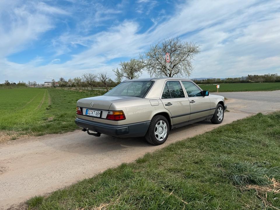 Mercedes Benz W124 300D Mopf Automatik, Schiebedach, 2 Hand in Darmstadt
