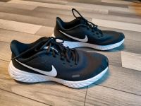 Nike Revolution Turnschuhe, Größe 44 Hessen - Höchst im Odenwald Vorschau