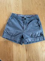 Shorts grau kariert H&M Gr. 134 nur Abholung München - Trudering-Riem Vorschau