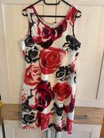 Public Stretchkleid weiß, Rosen,Gr 42/44/46 Bayern - Ruderting Vorschau