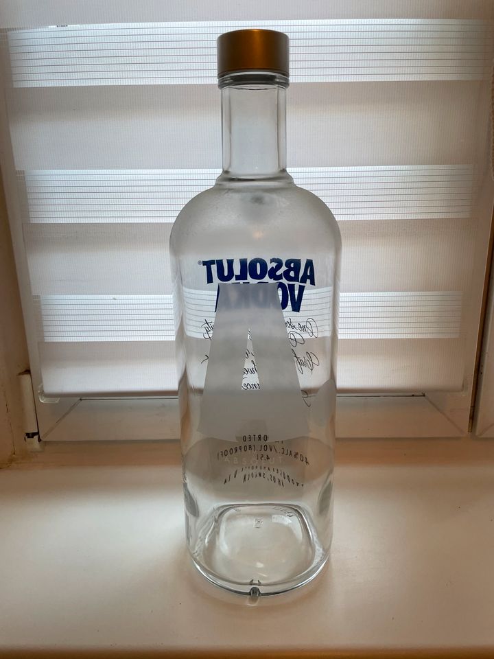 Absolut Vodka Flasche in Berlin - Reinickendorf | eBay Kleinanzeigen ist  jetzt Kleinanzeigen