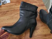 Schwarze Lederstiefel mit Absatz von Mustang Berlin - Mitte Vorschau