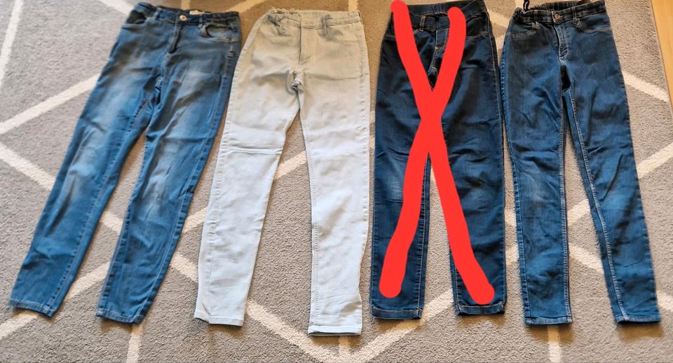 3 Skinny Jeans Gr.152 H&M u.a pro Hose 5€, zusammen 17€ in Hameln