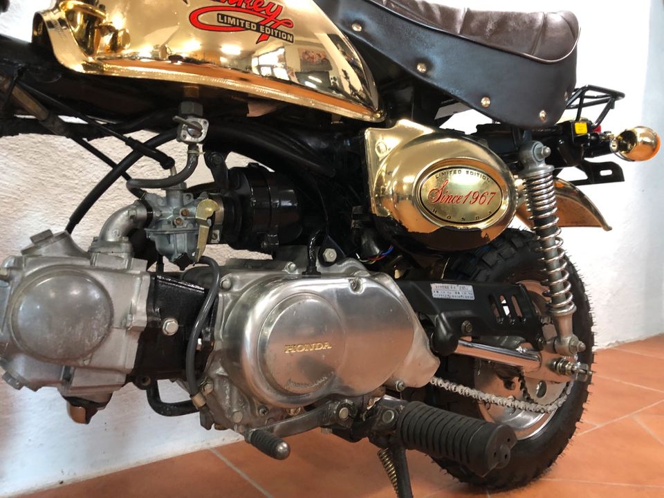 Honda Monkey Z50J Gold Limited Edition in Beilrode