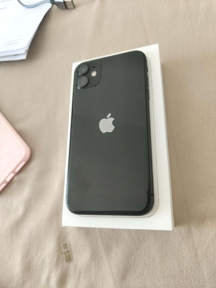 Apple iPhone 11 64Gb Black Top zustand ! in Frankfurt am Main