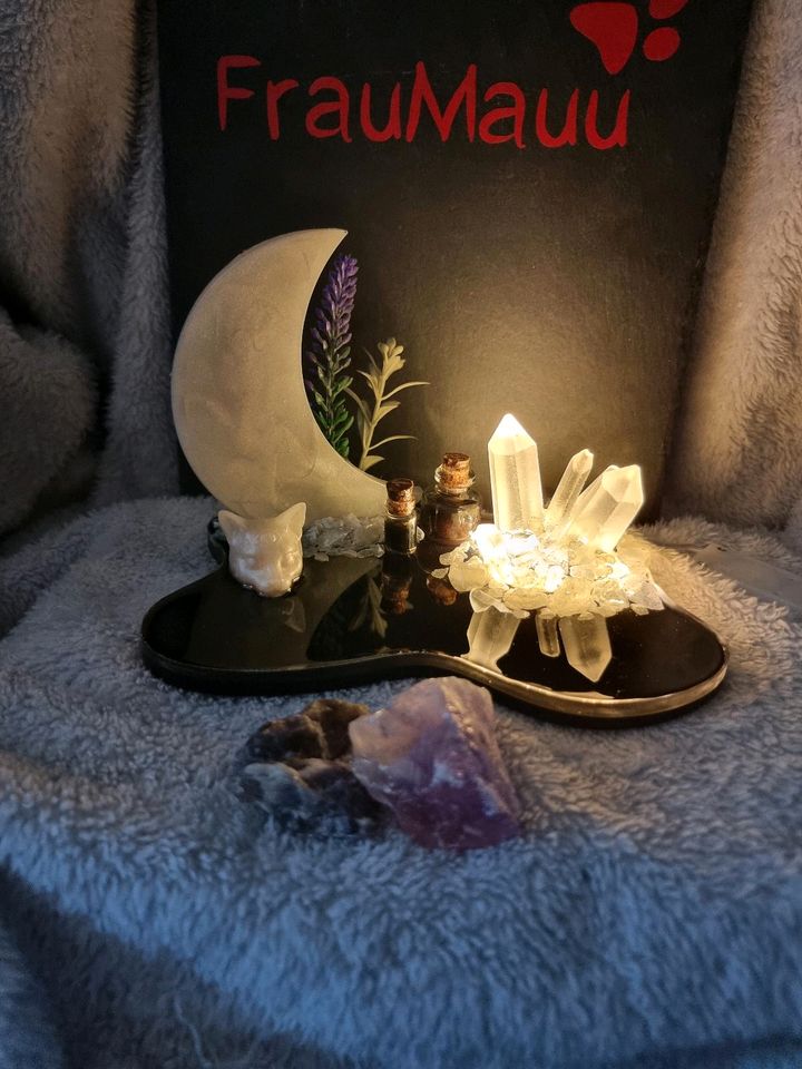 Lampe Mond Katzenkopf Bergkristall Optik witchy wicca gothic in Hamburg