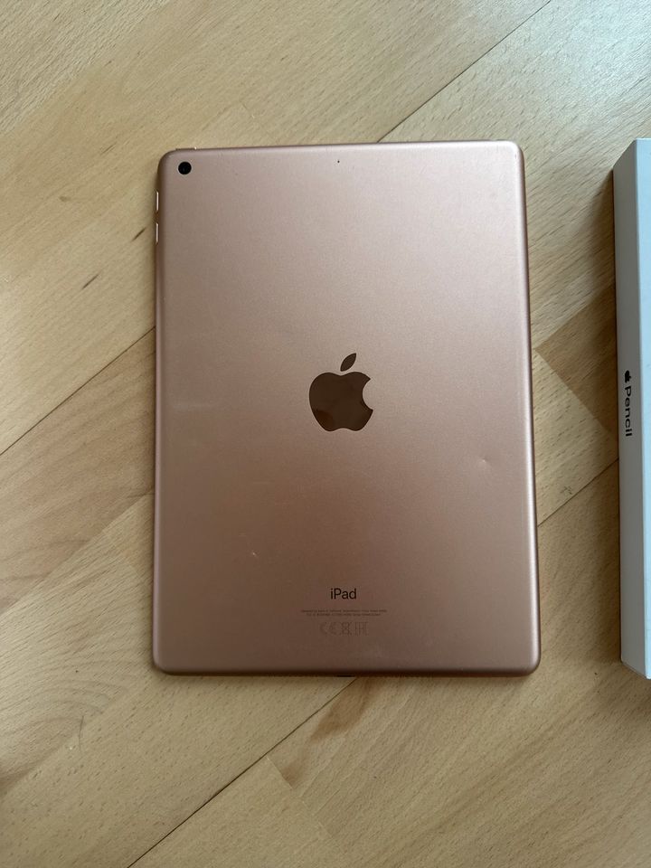 iPad (6th Generation) & Apple Pencil in Düsseldorf