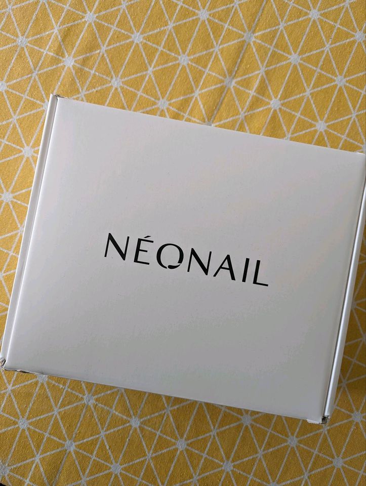 Neonail - Nagellack, Folien, Clips in Stuttgart