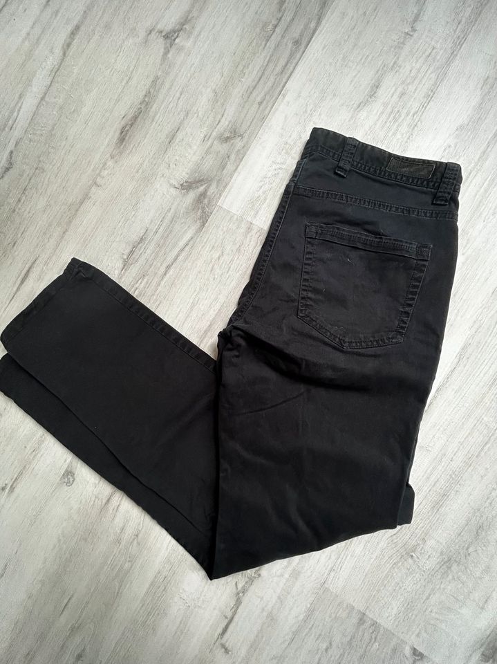 Herren Jeans gr.31/34 schwarz in Dassel