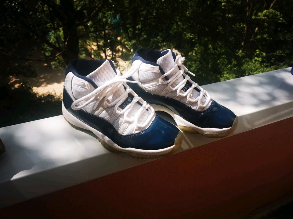 Nike Air Jordan 11 Retro 42 weiß blau in Regensburg