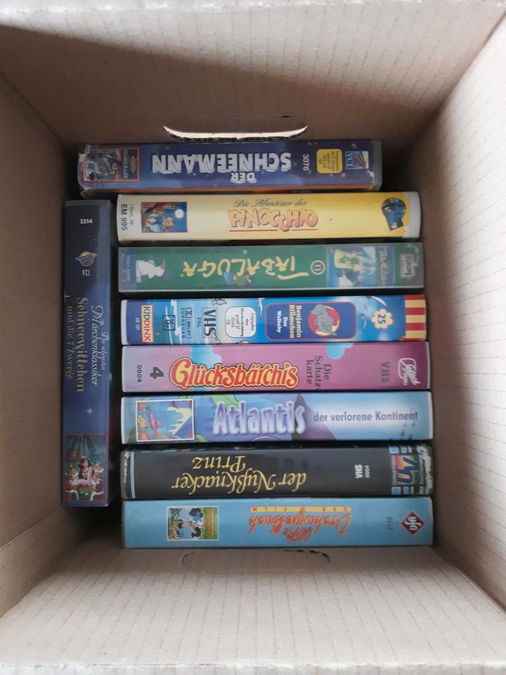 Verschiedene VHS Kassetten in Weitefeld