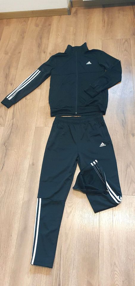 Sportanzug von Adidas in schwarz in Bad Driburg