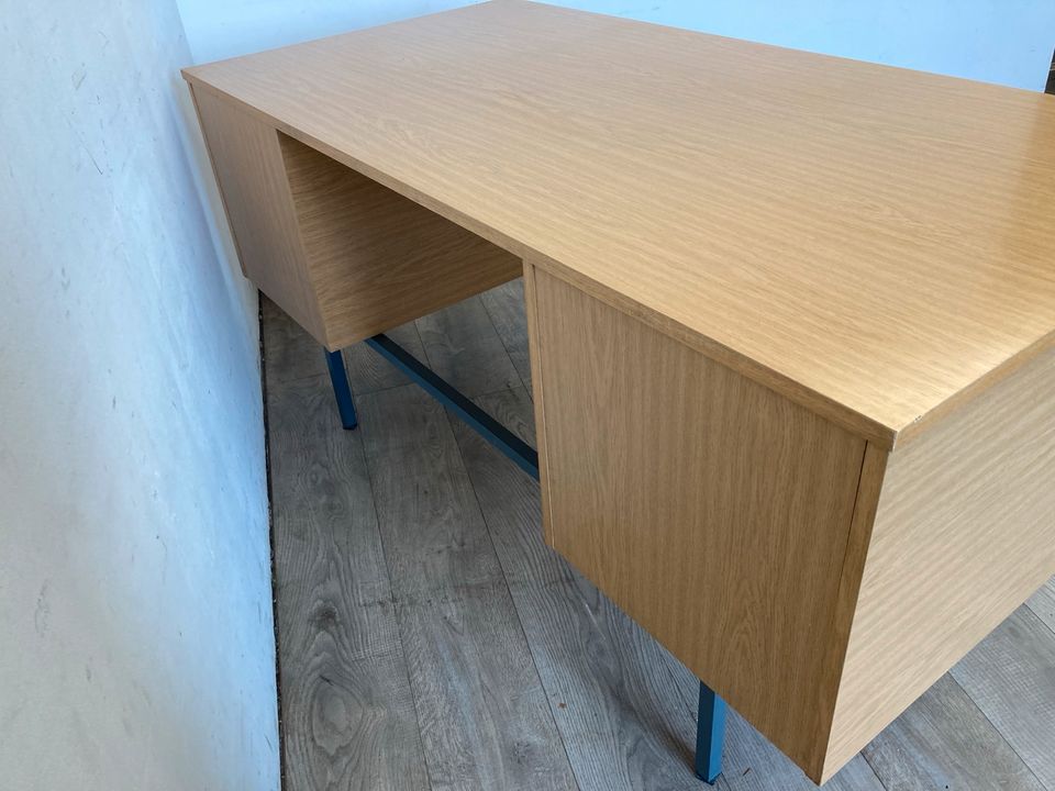 #A DDR Midcentury Schreibtisch verschließbar 150 cm hell Büro in Burgstädt