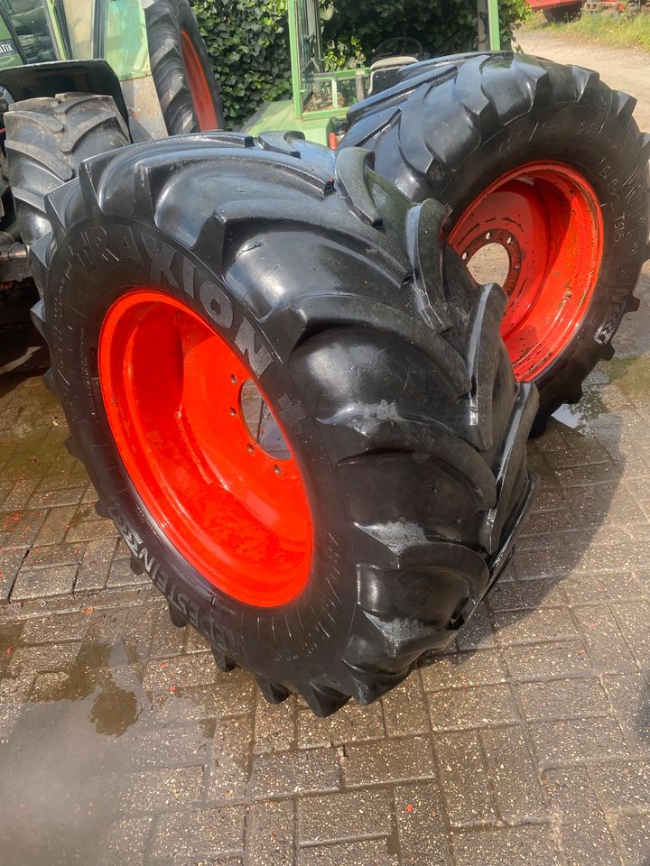 Fendt Reifen Räder Kompletträder 480-65R28 Vredestein traxion in Spelle