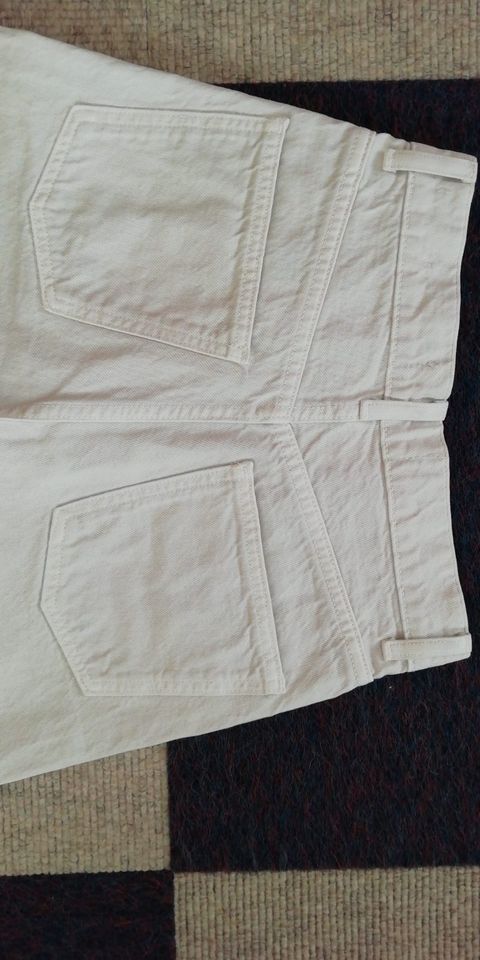 Jeans beige Gr. 34 mit Fransensaum, High waist in Taufkirchen Vils