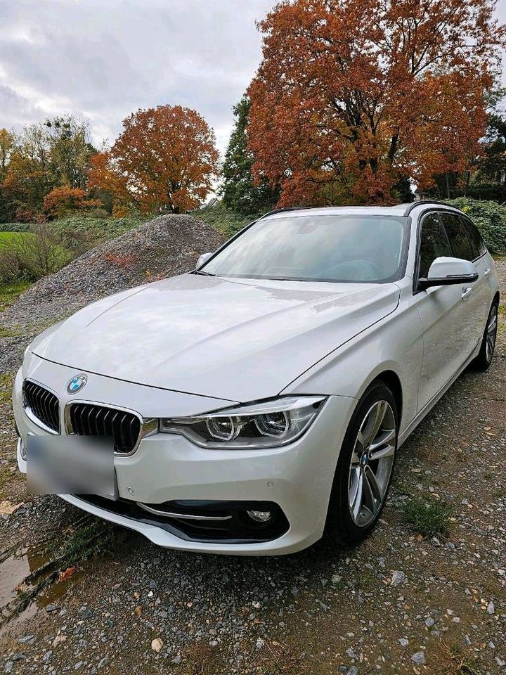 BMW 330i Touring, Sport Line, 2018, mineralweiß metallic in Neuss