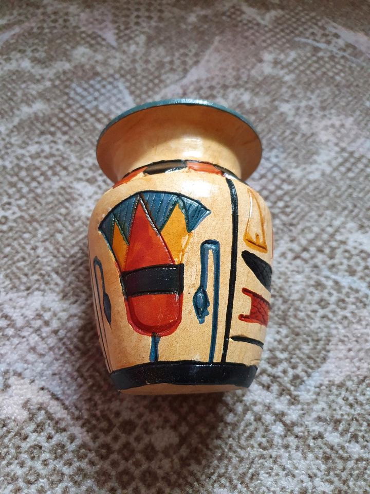 Vase mit ägyptischen Motiv in Langenwetzendorf