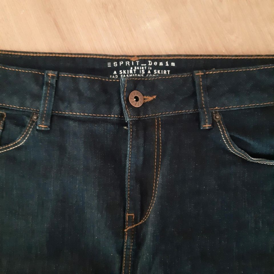 Esprit kurzer Jeansrock dunkelblau Weite 31  neu in Edewecht