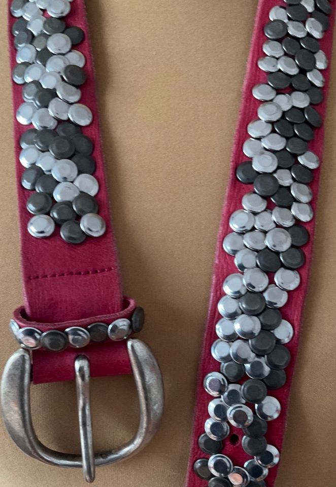 B. Belt Gürtel Leder Pink Nieten Silber glänzend + matt Gr. 90 in Nienburg (Weser)