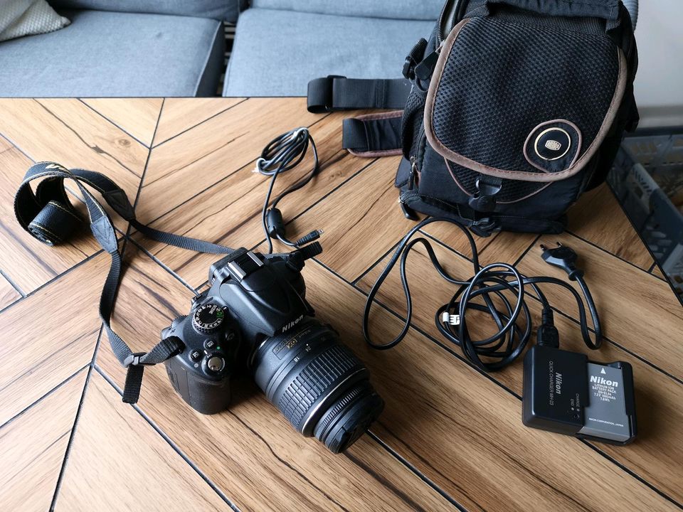 Nikon D5000, analoge Spiegelreflexkamera, inklusive Objektiv in Babenhausen