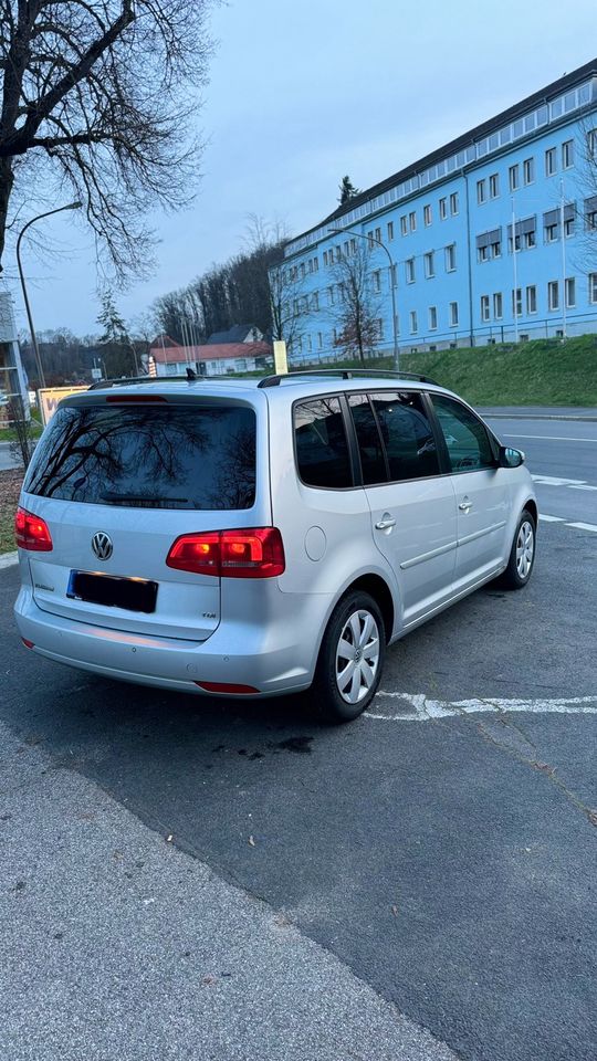 VW Touran 1,6 TDI TÜV bis 04/26 SHZ,NAVI,PDC VIELES MEHR in Amberg
