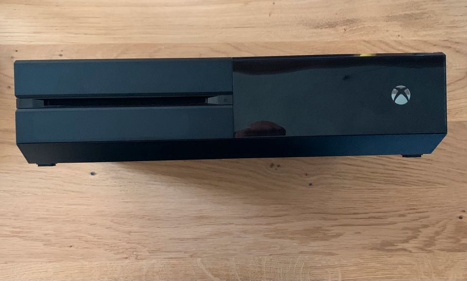 Xbox one inklusive 3  Controller und viele Spiele in Zotzenheim