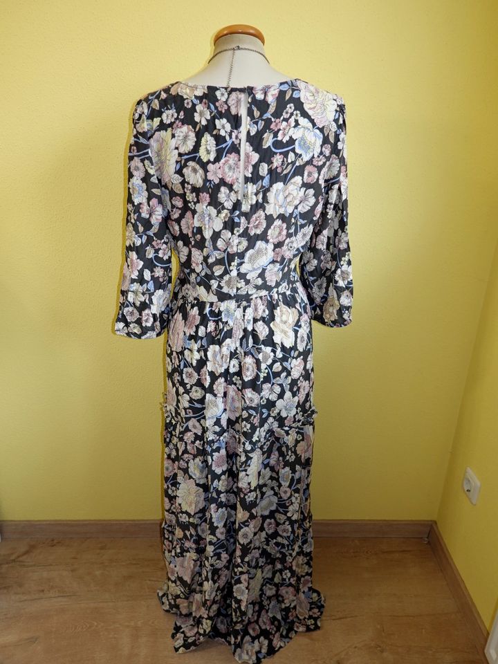 Kleid Yessica mit Blüten fit&flare lang Gr 36 wie neu Versand in Frankfurt am Main