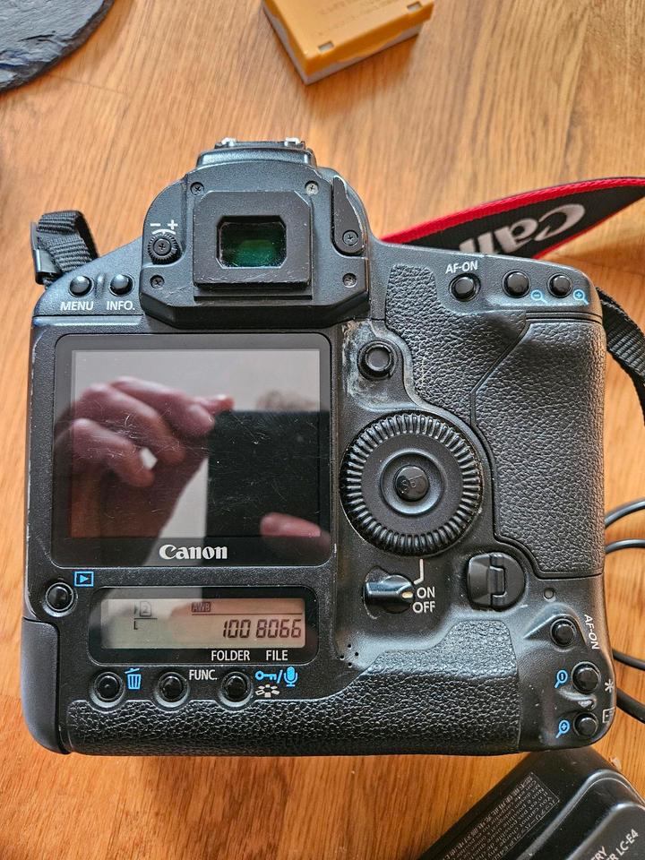 Komplette Kameraausrüstung Canon EOS 1D Mark III + 2 Objektive in Chemnitz