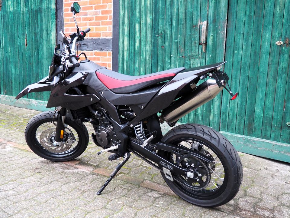 Aprilia SX 125 Supermoto ABS "1. Hand, nur 2.031 Km!" in Mellinghausen