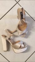 Pumps creme Samt Samtschuhe Sandale NEU Nordrhein-Westfalen - Attendorn Vorschau