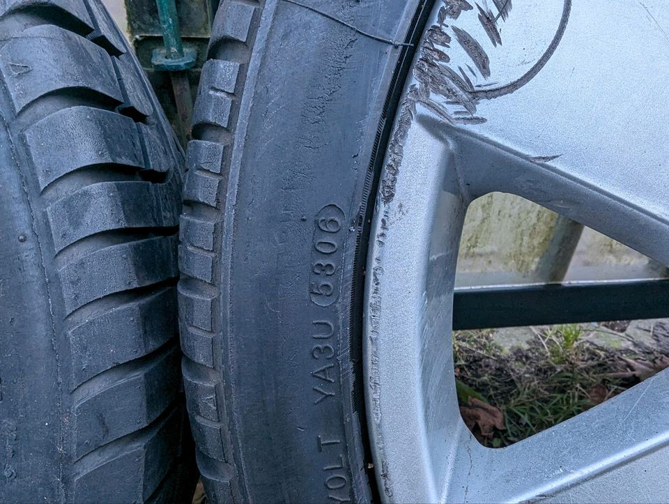 Ford 4 Loch Felgen Sommerreifen Alu 215/40 R17 in Duisburg