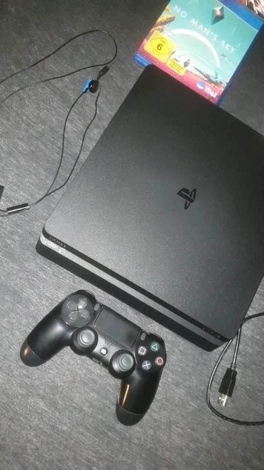 Playstation 4 Slim 1TB 1 Controller in Dinslaken