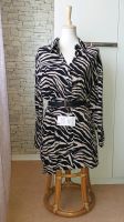 Zara Kleid mit Gürtel 38 M Zebra Blusenkleid schwarz weiß Mini Friedrichshain-Kreuzberg - Kreuzberg Vorschau