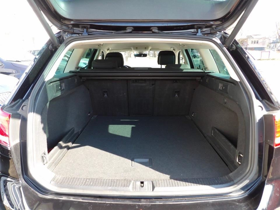 Volkswagen Passat Variant Comfortline DSG LED Massage Navi in Bremen