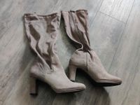 Tamaris Stiefel Veloursleder NEU taupe 39 Nordrhein-Westfalen - Elsdorf Vorschau