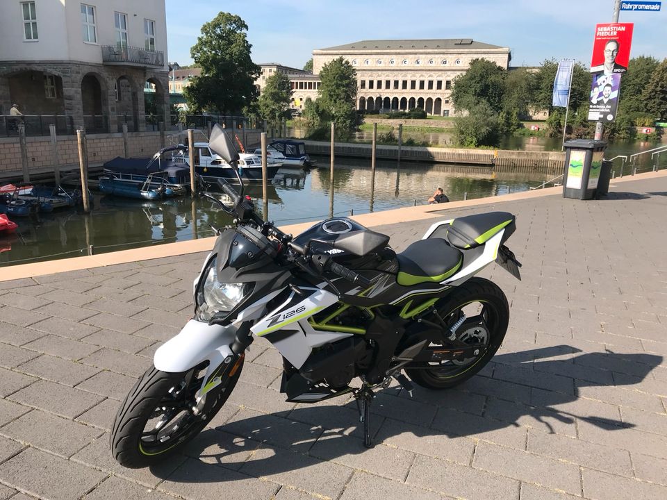 Kawasaki Z 125 Top Zustand in Düsseldorf