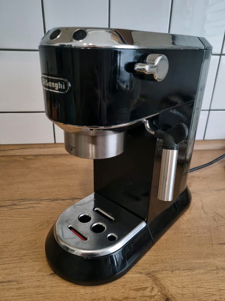 De'Longhi Dedica Espresso Siebträgermaschine in Heusenstamm