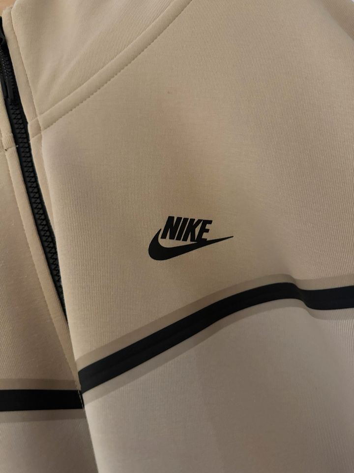 Nike Jacke Fleece tech in Wendeburg