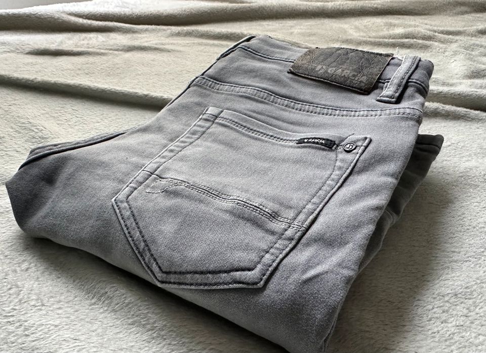 Garcia graue Slim Jeanshose Jeans Gr. 170 in Potsdam