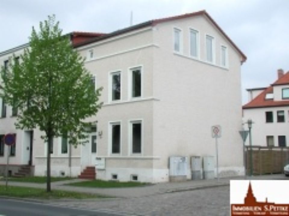 2 Raum Wohnung , EBK, Laminat, Stellplatz in Güstrow