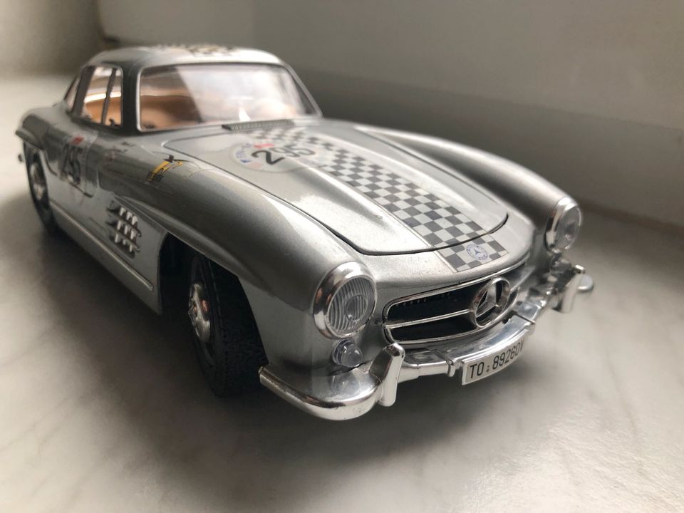 mercedes benz 300sl 1:18 burago in Leipzig