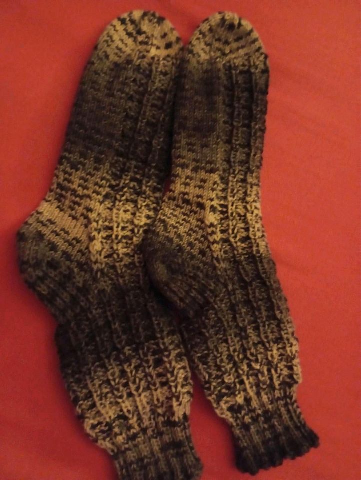 Stricksocken in verschiedenen Größen in Lübeck