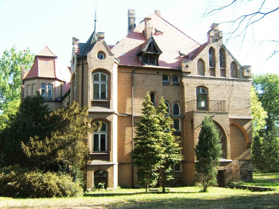 Historisches Schloss in idyllischer Natur bei Güstrow in Gülzow-Prüzen