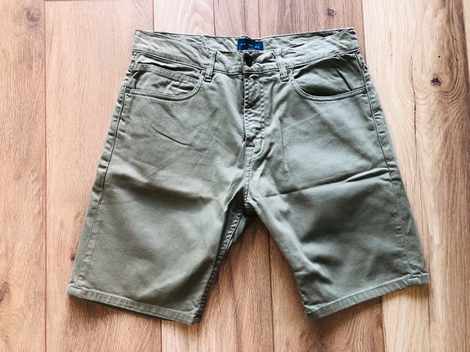 Zara Herren Shorts olive grün Neu 40 in Wiesbaden