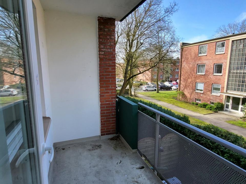 Bezugsfertige 3-Zi.-ETW mit NEUEN Fenstern+neuwertiger EBK +Balkon in ruhiger und grüner Wohnanlage in Hamburg