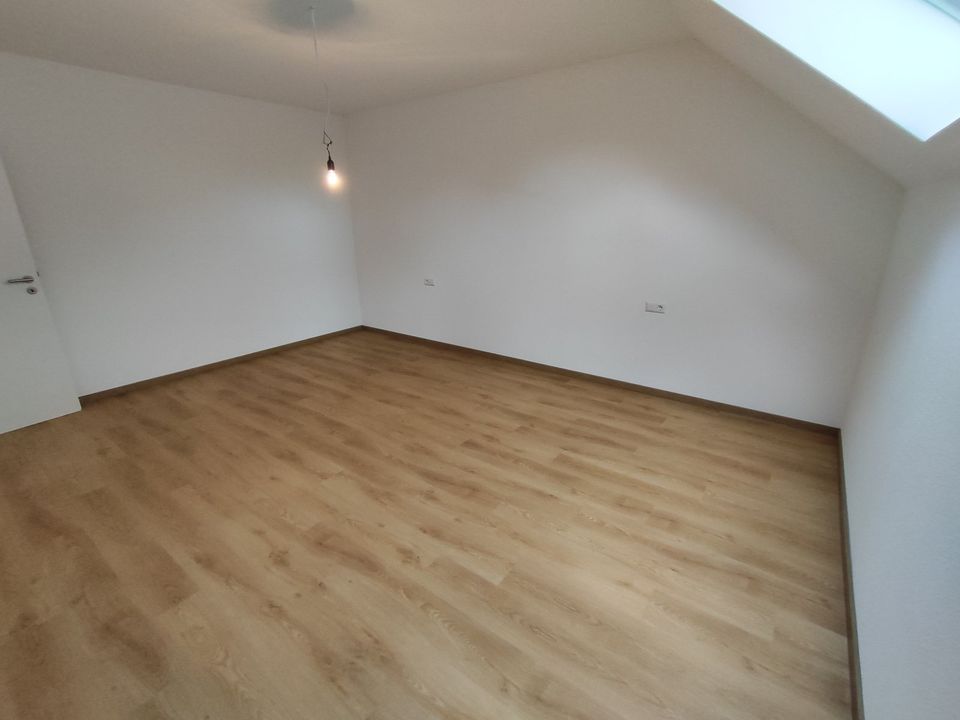 1,2,3 & MEINS: Neubau Doppelhaushälfte 162 m² mit Stellplatz / Erstbezug in Weinsbach! in Öhringen