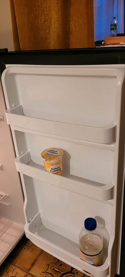 ❤️ Kühlschrank schwarz freistehend 1 Jahr alt Garantie  2 Monate in Rastatt